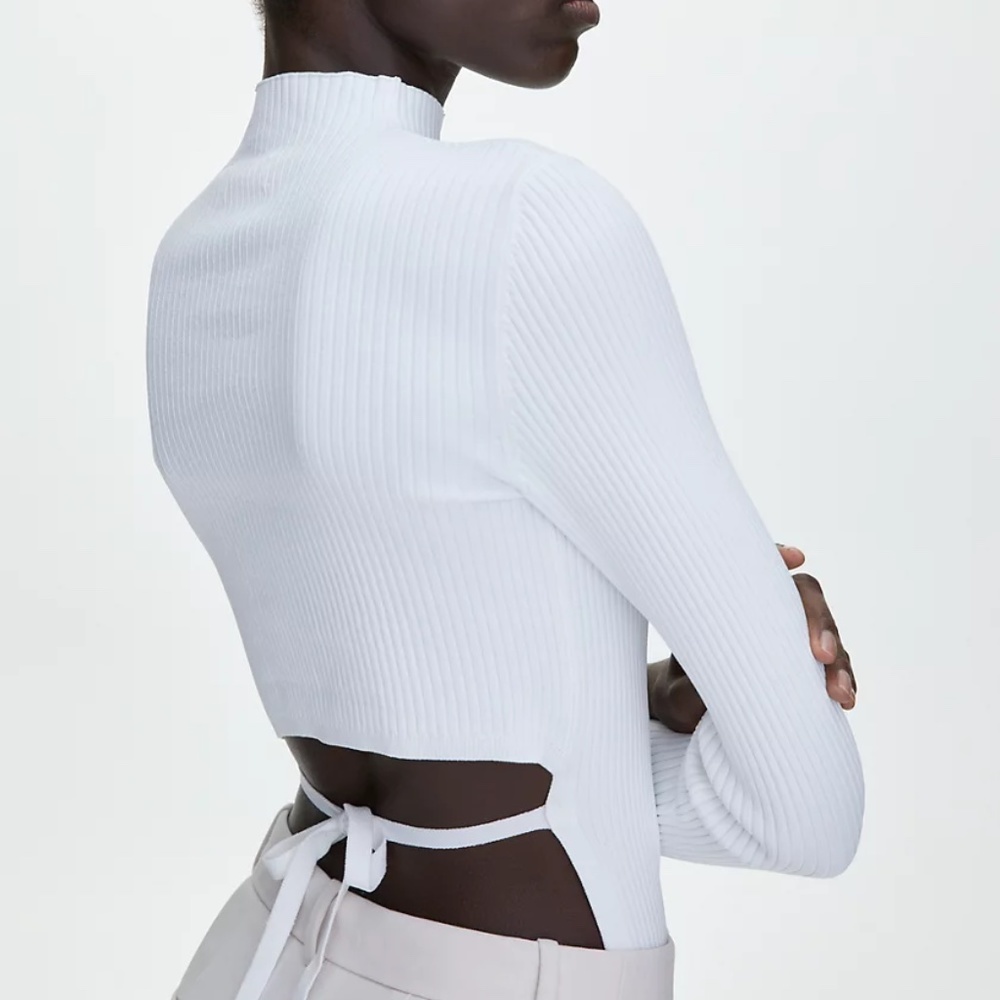 Sculpt Tie Back by Aritzia